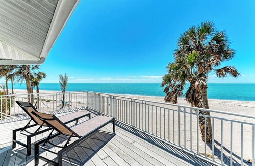 Englewood House | Beachfront Palace with Birdseye Rooftop Deck