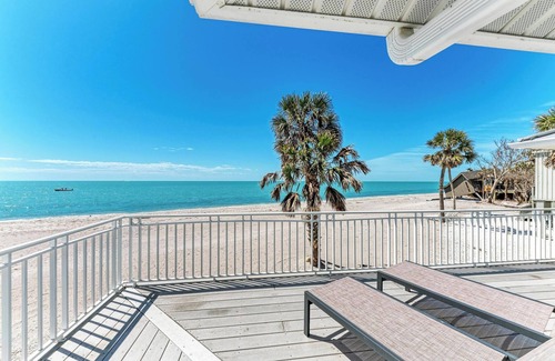 Englewood House | Beachfront Palace with Birdseye Rooftop Deck