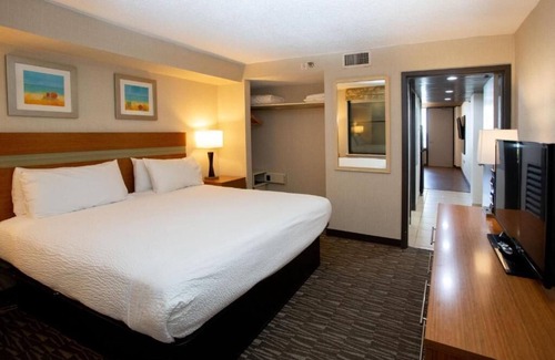 Virginia Beach Resort | Beachfront resort in Virginia Beach - just reduced 25% - August 2nd to 9th