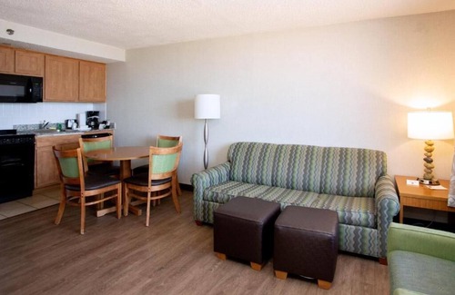 Virginia Beach Resort | Beachfront resort in Virginia Beach - just reduced 25% - August 2nd to 9th