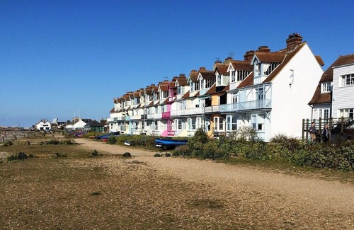 Whitstable Apartment | Beachfront Retreat With Panoramic Views Of The Bay