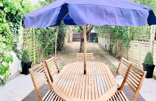 Whitstable Apartment | Beachfront Retreat With Panoramic Views Of The Bay