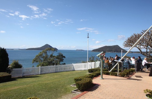 Nelson Bay Apartment | Beachfront Shoal Bay