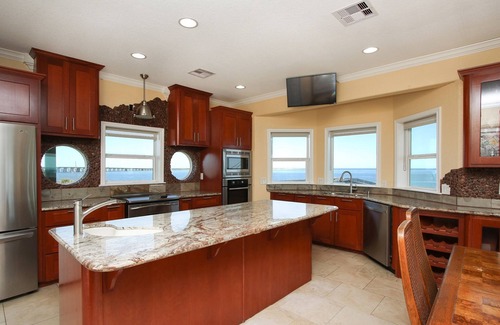 San Luis House | BEACHFRONT, spacious, & family-friendly