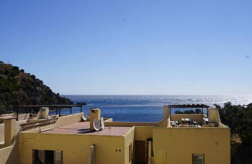 Cerbere Apartment | Beachside Apartment - Sleeps 2