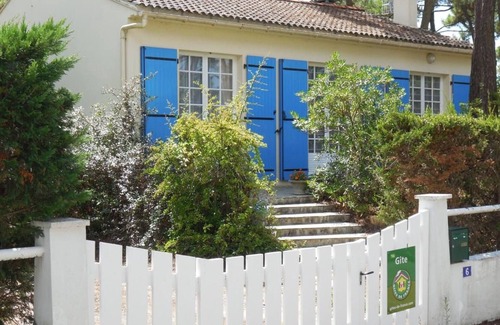 La Tranche-sur-Mer Cottage | Beachside Contemporary House with Garden and WiFi
