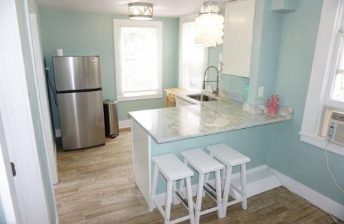 Smith's Memento Apartment | Beachside Cottage Walk 2beachocean Center Pets Ok