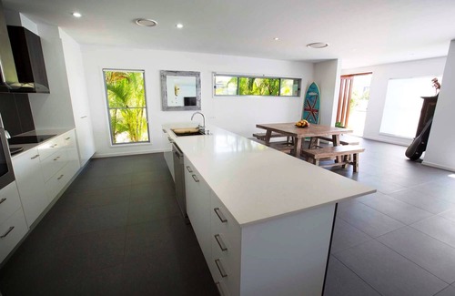 Mount Coolum House | Beachside Entertainer