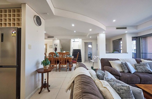 Scarborough House | Beachside Family Retreat