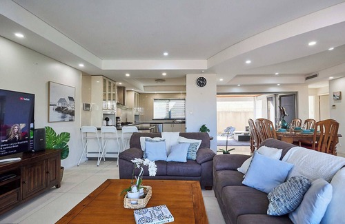 Scarborough House | Beachside Family Retreat