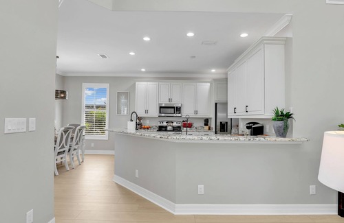 Bonita Shores House | Beachside Fun House Spacious 4-bedroom home with Pool Hot Tub Close To The Beach