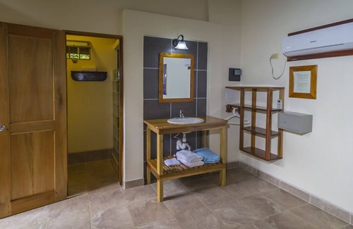 Pavones Apartment | Beachside Guest Bugalow with Shared Pool at La Ponderosa