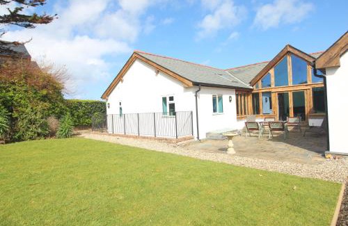 Harlyn House | Beachside holiday home