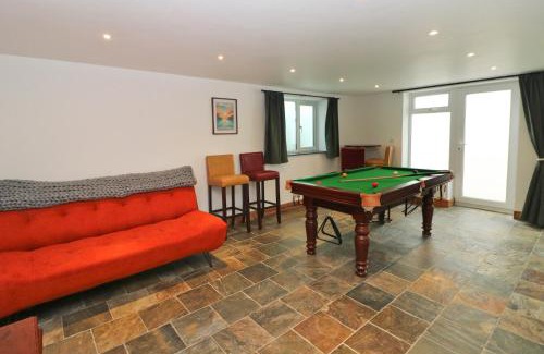 Harlyn House | Beachside holiday home