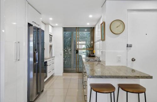 Alexandra Headland Apartment | Beachside Oasis-Walk to Alex Beach