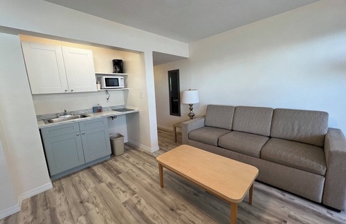 Treasure Island Hotel | Beachside Resort Motel