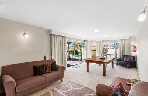 Portarlington House | Beachside Retreat