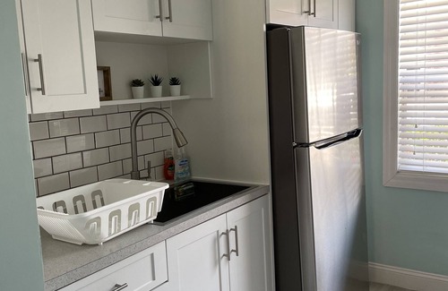 Indian Harbour Beach House | Beachside Townhouse: Family Friendly & Renovated