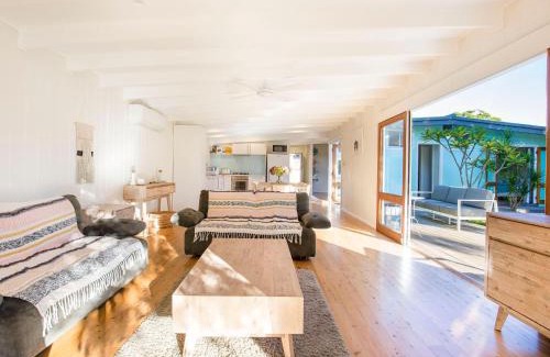 Callala Beach House | Beachwood - Firepit - Pet Friendly - 2 Mins Walk to the Beach