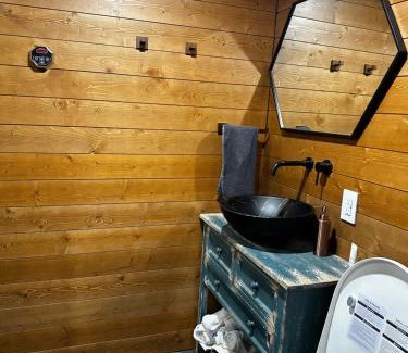 Beamsville Hotel | Beamsville Modern Rustic Suites