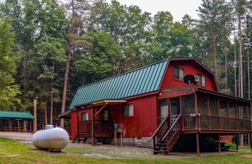 Cammal House | Bear Bottom Cabin. Your own getaway adventure!nSleeps 16 - 4 bedrooms