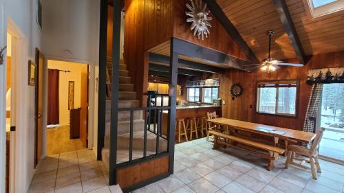 Sunriver House | Bear Cabin - 5min walk to village & 12 SHARC passes