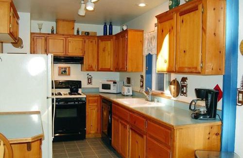 North Wawona House | Bear Crossing
