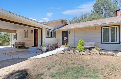 Oakhurst House | Bear Den