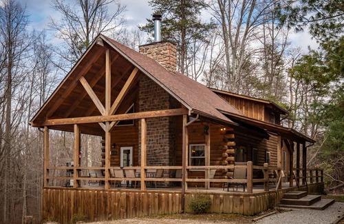 Logan Cabin | Bear Fork Lodge by The Inn & Spa at Cedar Falls