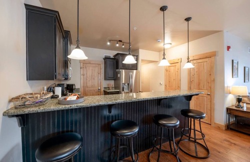 Bear Hollow Village Condo | Bear Hollow @Park City! Pool Hot Tub Fireplace