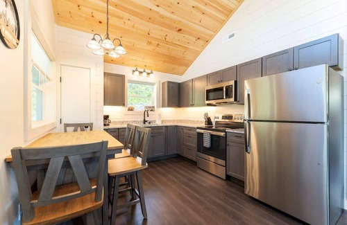 Sullivan House | Bear's Den Cabin! Sum