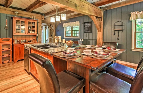 Acme House | 'Bear's Eye View' - Mountain Retreat w/ Hot Tub!