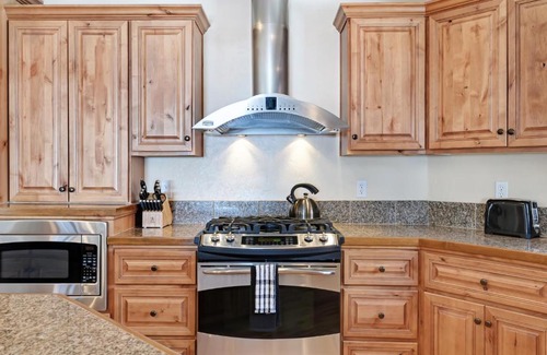 Bear Crossing House | Bear Trail 865
