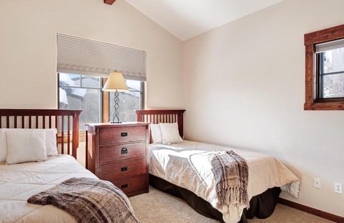 Bear Crossing House | Bear Trail 865