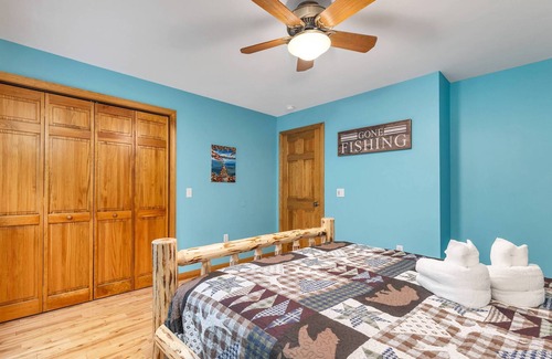 Rumney House | Bears Den: Lake Deck, Swingset, Firepit, BBQ, Swingset, Fast WiFi, Hike Bike Climb