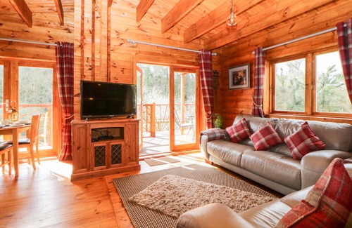 Modbury Cottage | BEARSCOMBE VIEW, pet friendly, with pool in Modbury