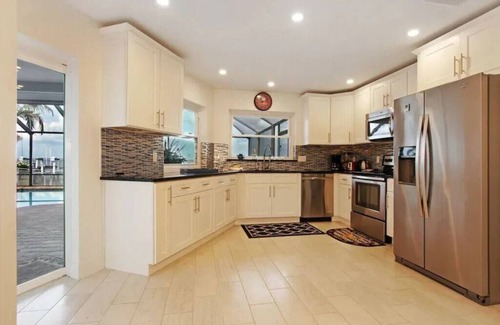 Caloosahatchee Villa | BEAT THE HEAT - 20% OFF YOUR DREAM GETAWAY - 3111 Riverhouse Prince