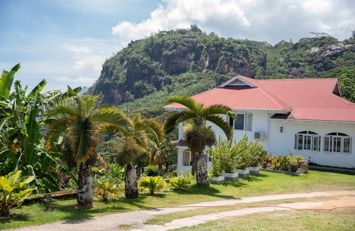 Zig Zag Ward Apartment | Beau Soleil Stunning Sea View