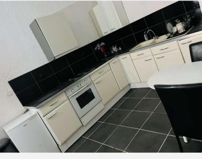 Rulx Apartment | Beau studio lumineux à 2mn à pied du tramway.