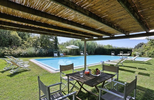 Lucca Villa | Beautiful villa for 20 people with WIFI, A/C, private pool and TV, close to Lucca