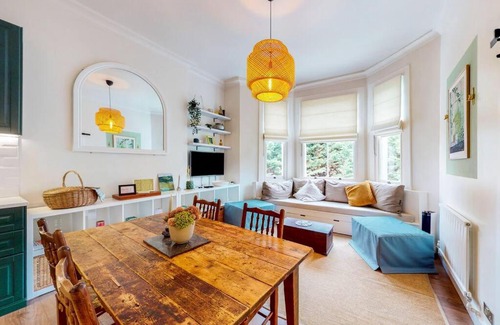 Addison Apartment | Beautiful 1 bedroom apartment in Shepards Bush