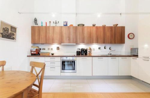 Askew Apartment | Beautiful 1 Bedroom Apartment in Shepherd's Bush