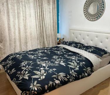 London Borough of Hounslow Apartment | Beautiful 1 bedroom Ground floor with shared bathroom