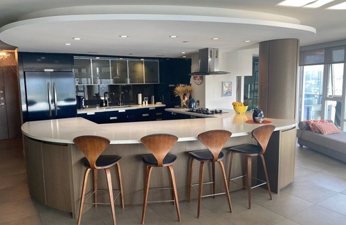West Side Apartment | Beautiful 1800 Sq Ft Penthouse with Amazing Location in Yaletown