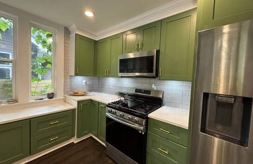 West End House | Beautiful 1920s restoration home in Atlanta - King Suite and private parking