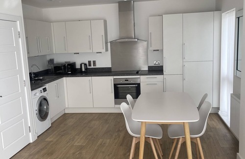 Newham Apartment | Beautiful 2-bed Apartment in London