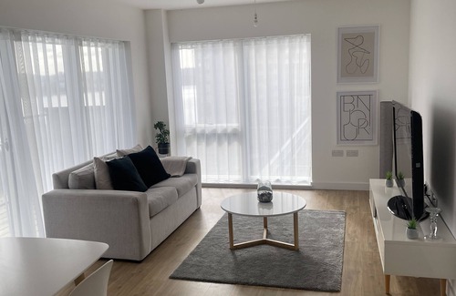Newham Apartment | Beautiful 2-bed Apartment in London