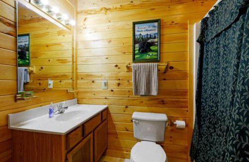 Sevierville House | Beautiful 2 Bed Cabin with Hot Tub and Resort Pool