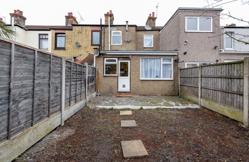 Barking House | Beautiful 2-bed House in Quiet Cul-de-sac