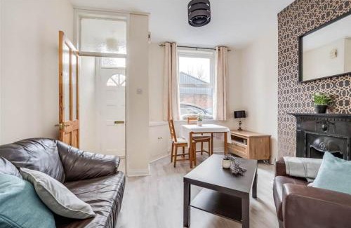 Ormeau House | Beautiful 2 Bed House, South Belfast. 7 Minutes city centre.